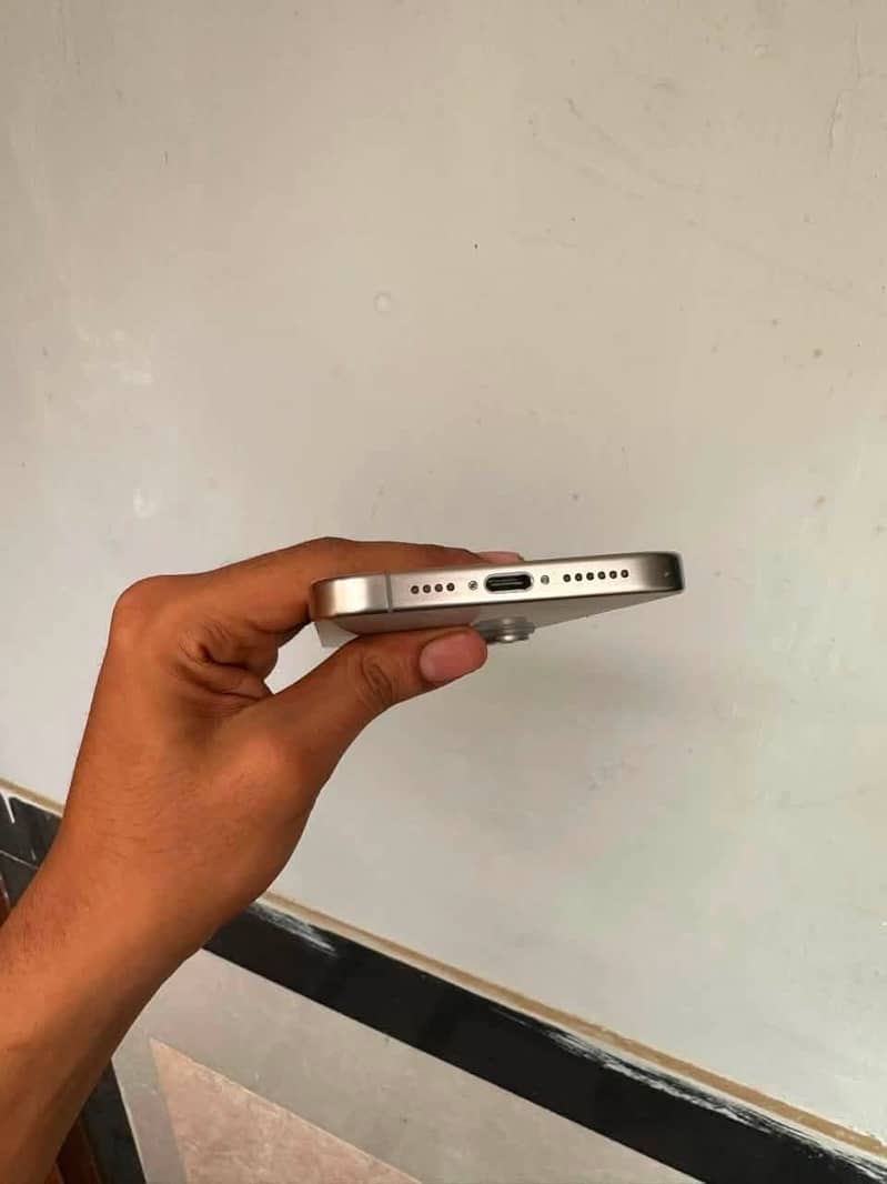 Apple iPhone 15 Pro Max 1