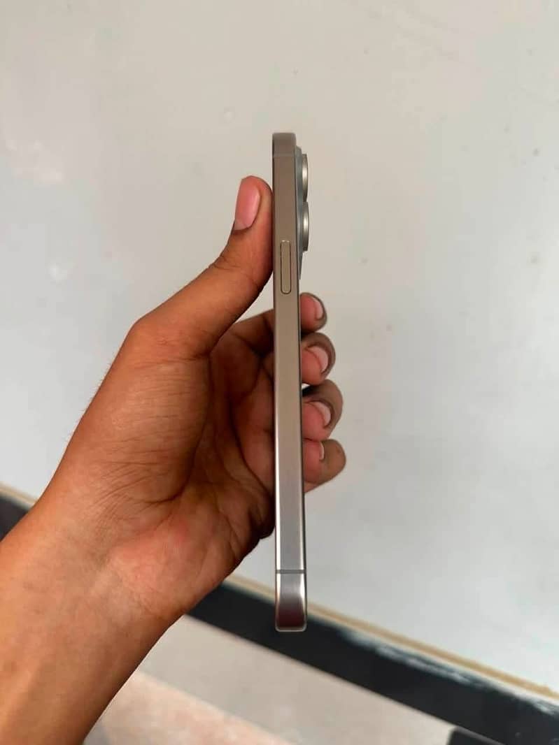 Apple iPhone 15 Pro Max 5