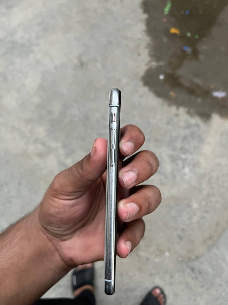 Apple iPhone X 3
