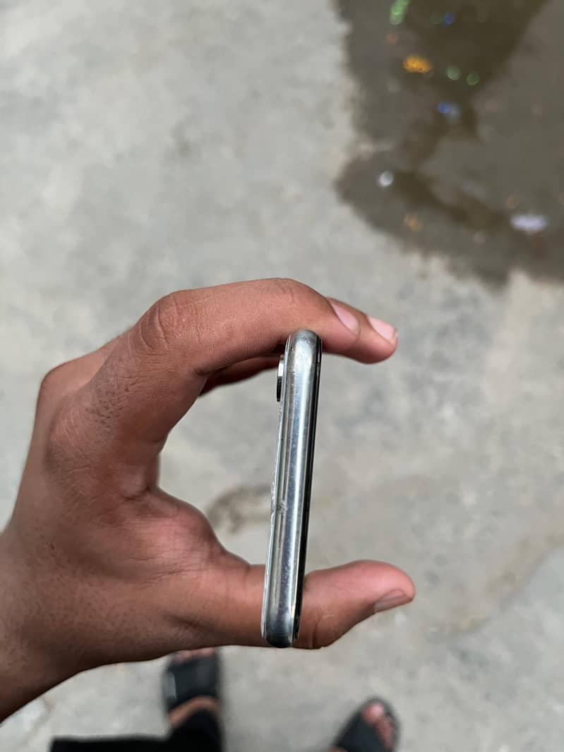 Apple iPhone X 4