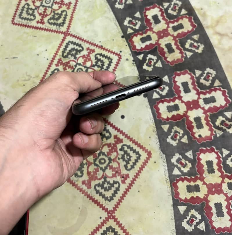 Apple iPhone 11 4