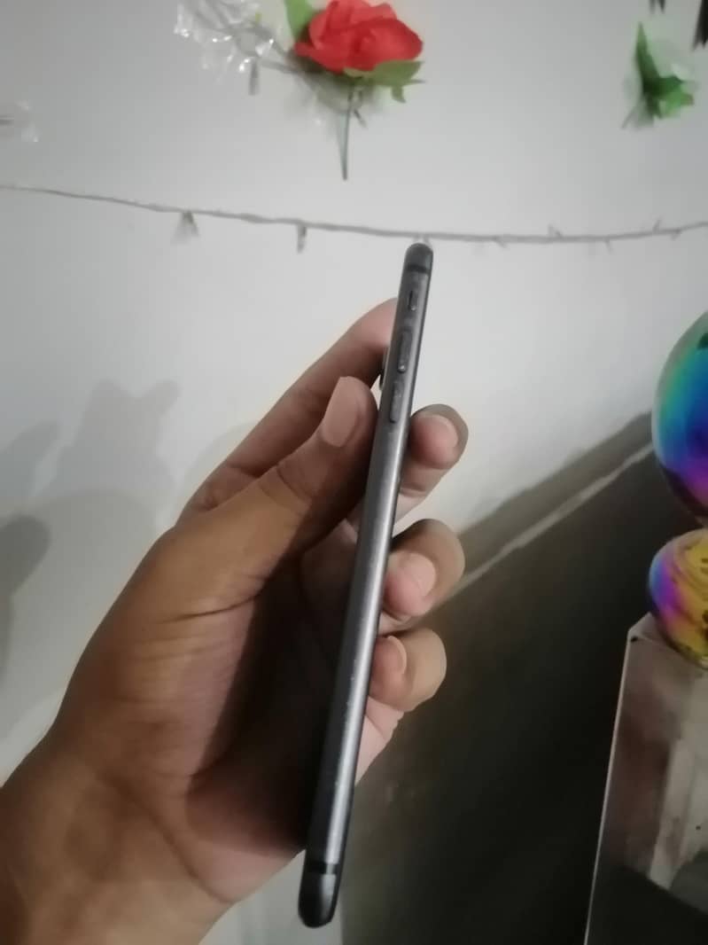 Apple iPhone 8 Plus 1