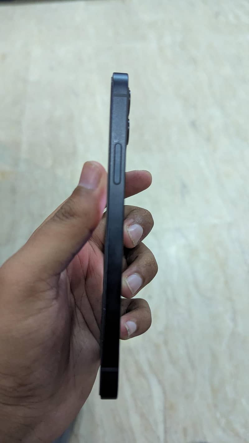 Apple iPhone 12 4
