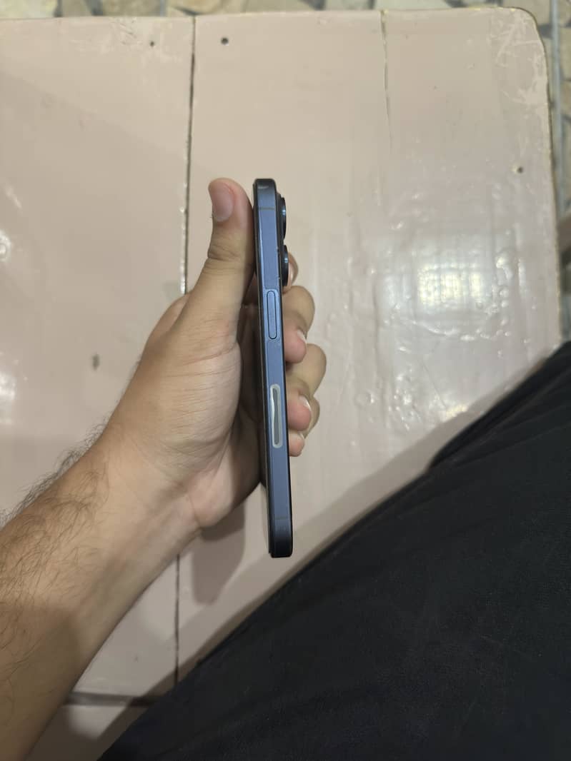 Apple iPhone 15 Pro 2