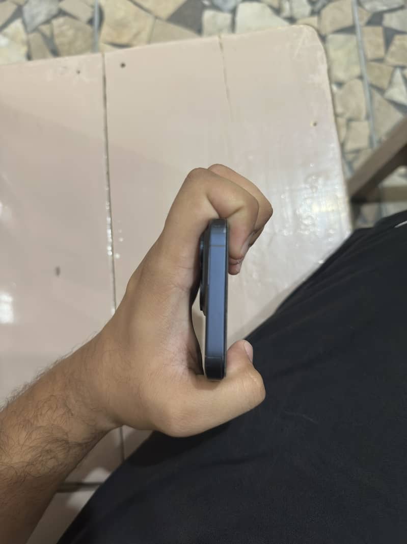 Apple iPhone 15 Pro 3