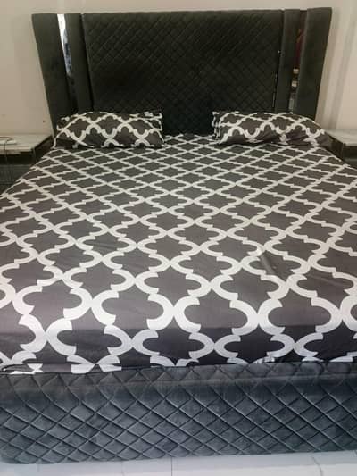 King Size Bed Set with Dressing & Side Racks – Excellent Condition