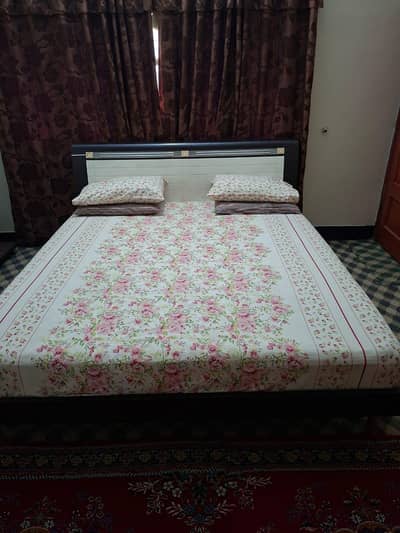 Bedroom set almost new