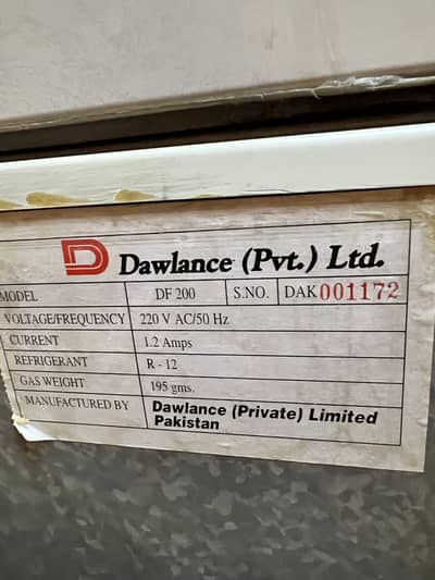 Chest deep freezer model DF200 single door