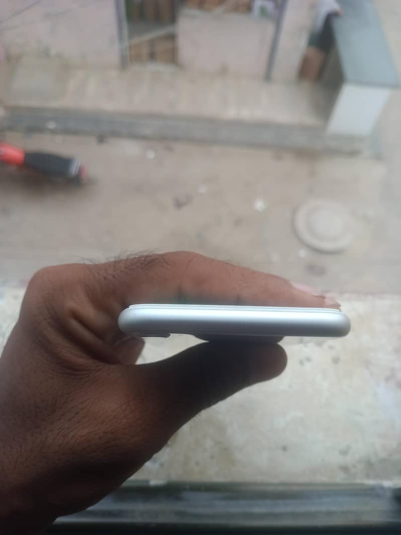 Apple iPhone 8 1
