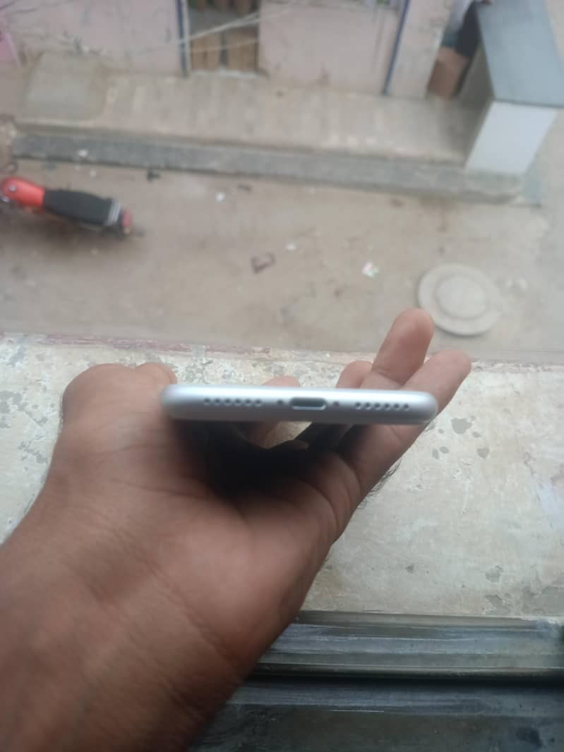 Apple iPhone 8 3