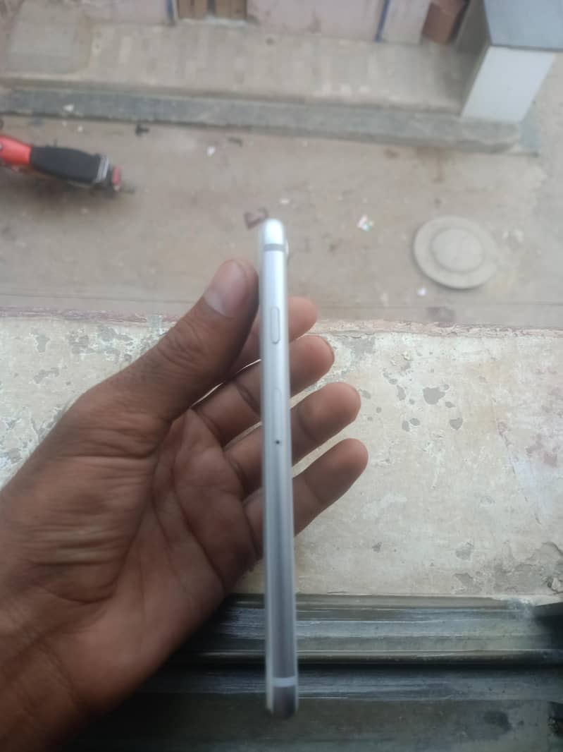 Apple iPhone 8 4