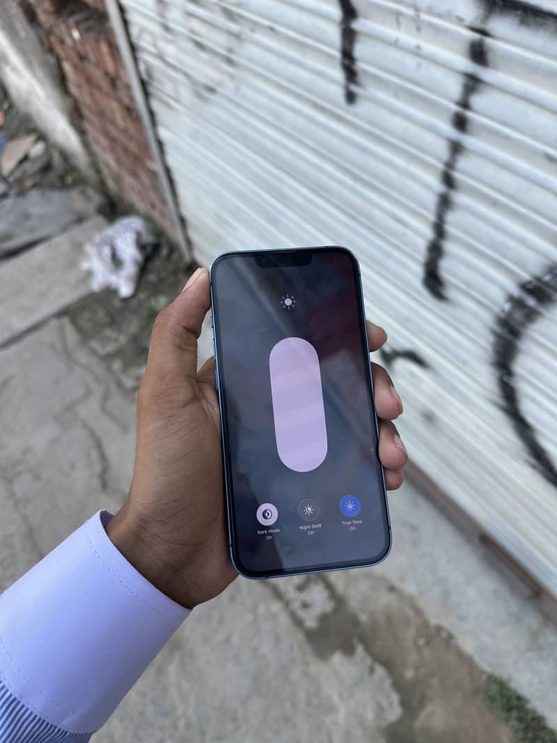 Apple iPhone 13 5