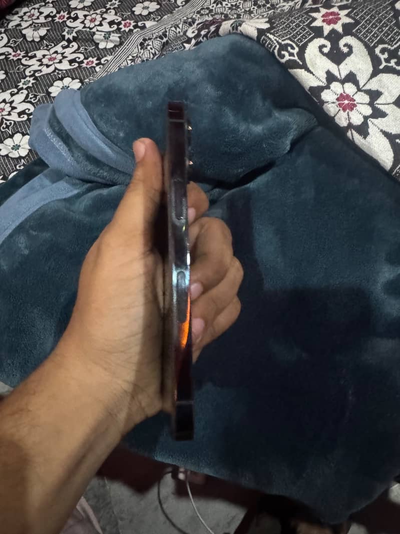 Apple iPhone 13 Pro 4