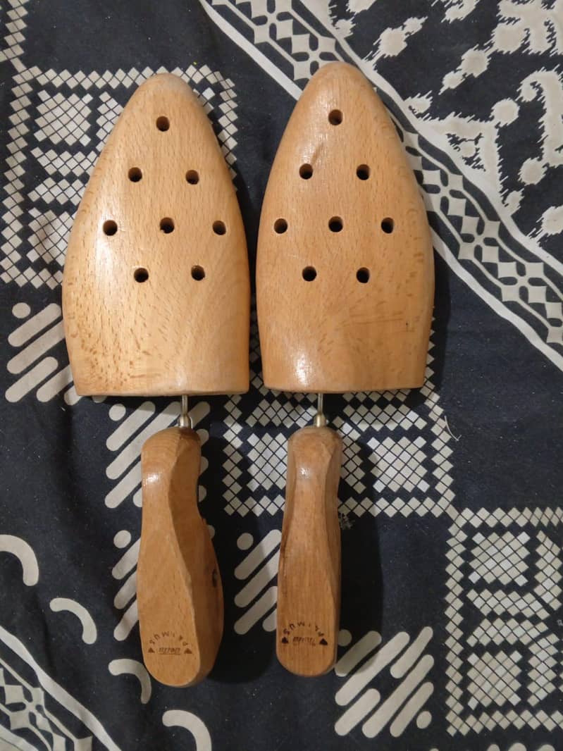 shoe trees 3