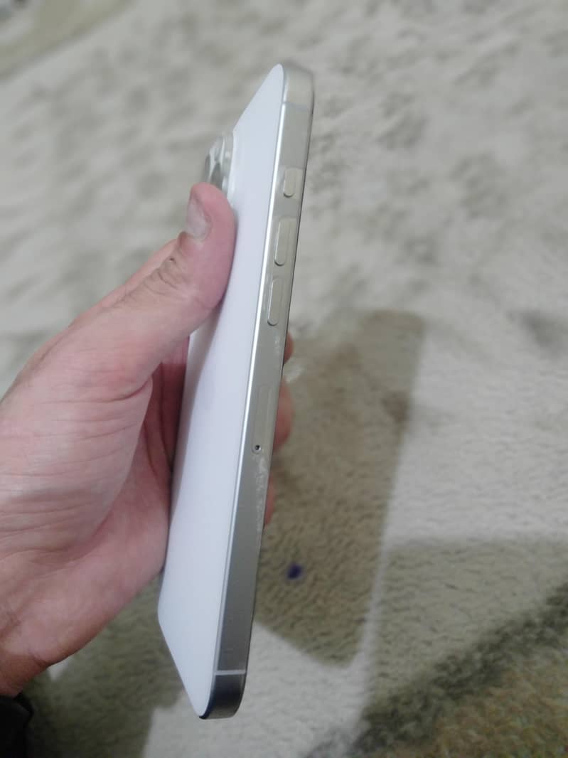 Apple iPhone 16 Pro Max 2