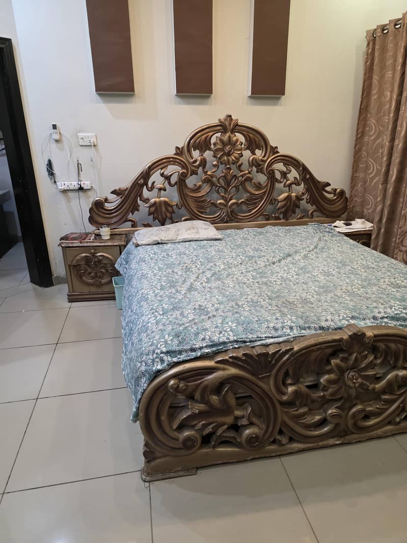 Deco paint king size Bed 1