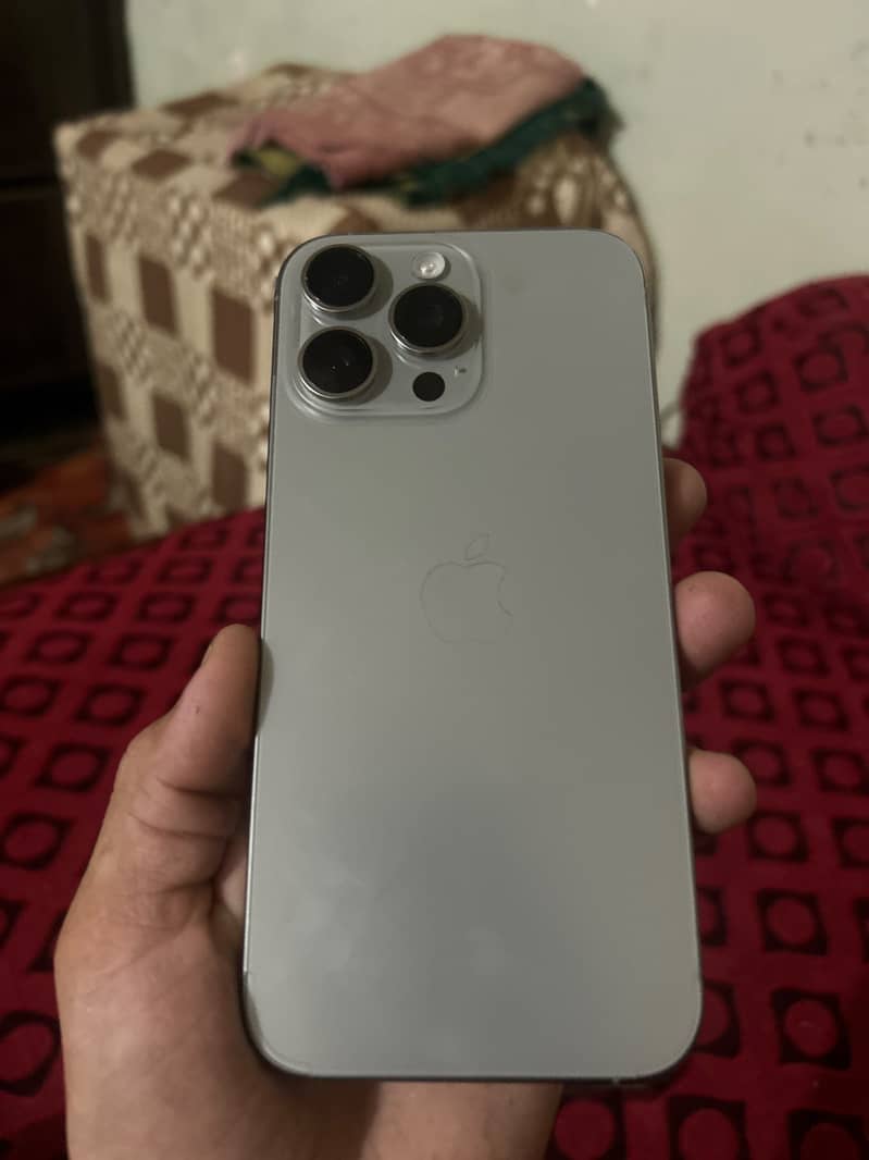Apple iPhone 16 Pro Max 0