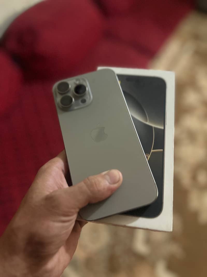 Apple iPhone 16 Pro Max 2