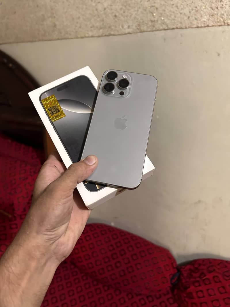 Apple iPhone 16 Pro Max 6
