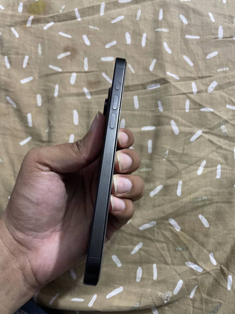 Apple iPhone 15 Pro Max 1