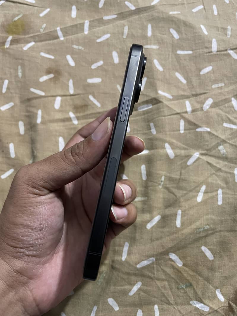 Apple iPhone 15 Pro Max 3