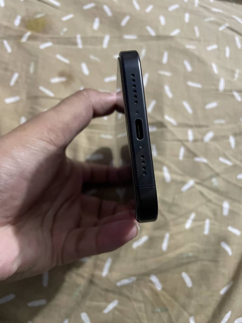 Apple iPhone 15 Pro Max 4