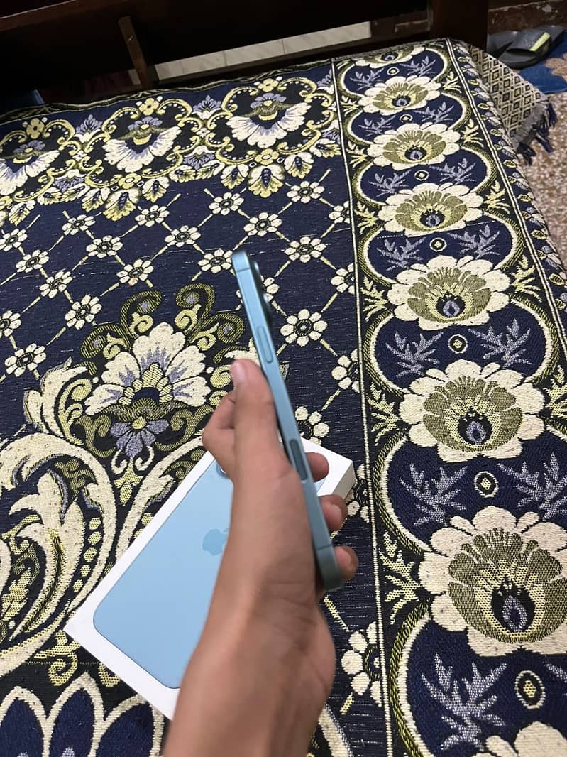 Apple iPhone 16 Plus 0