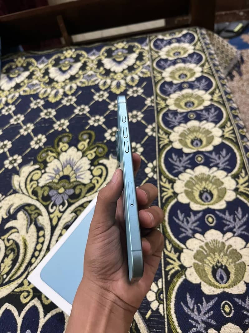 Apple iPhone 16 Plus 1