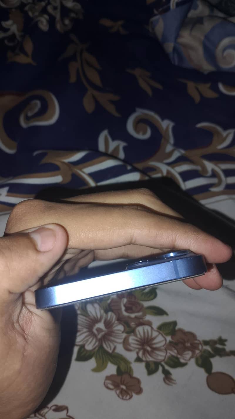 Apple iPhone 13 1