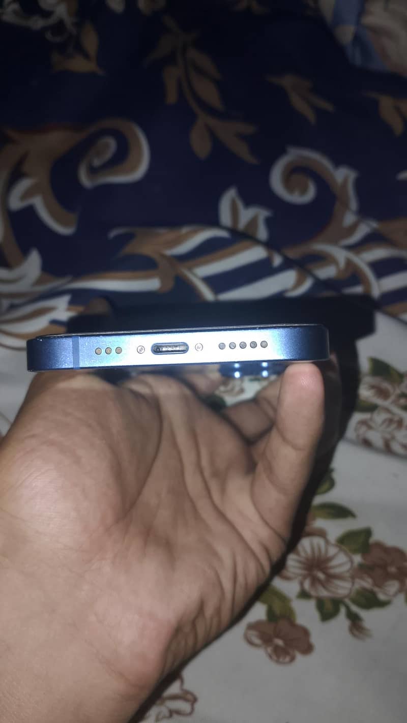 Apple iPhone 13 2