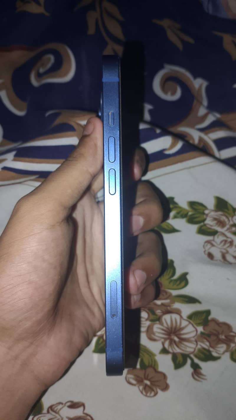 Apple iPhone 13 5