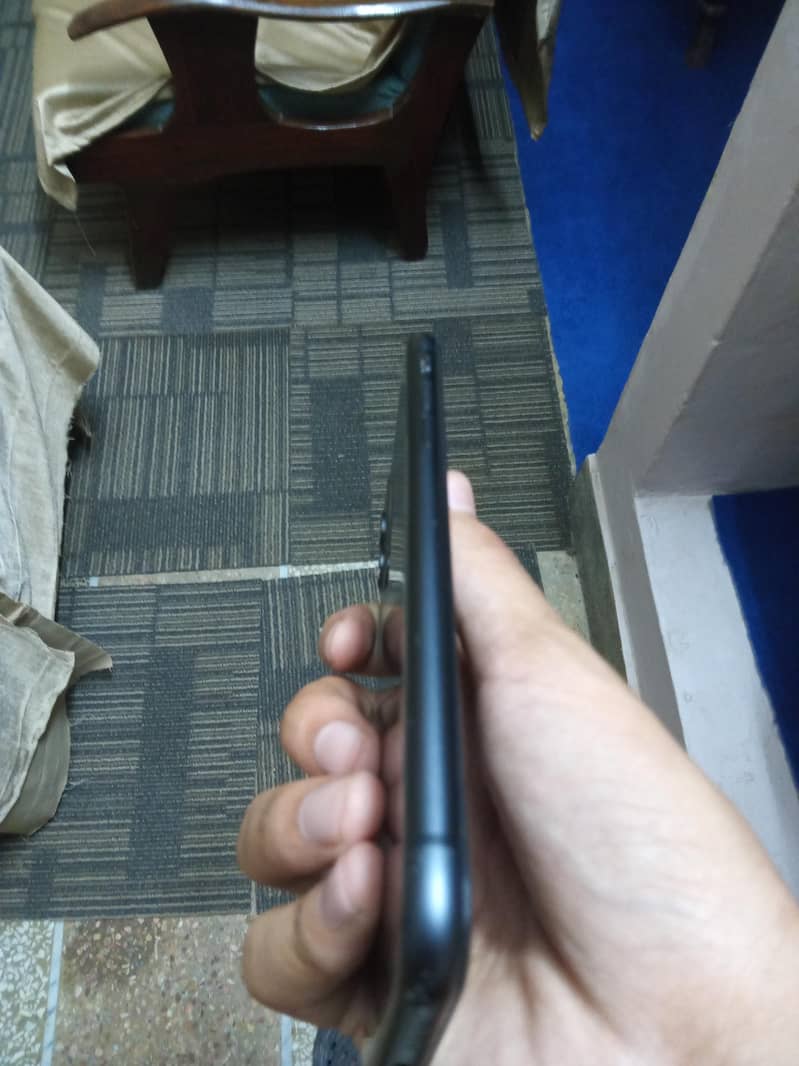 Apple iPhone 11 3