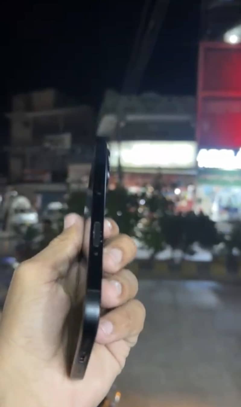 Iphone 16 JV 1