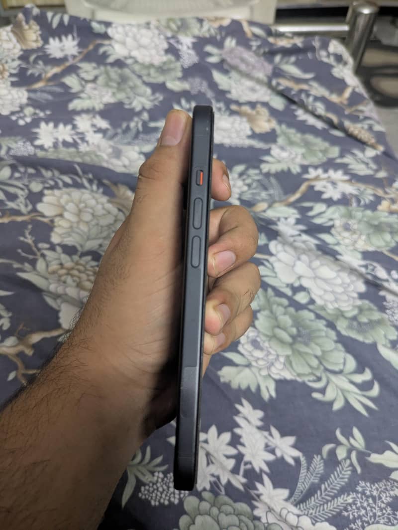 Apple iPhone 15 2