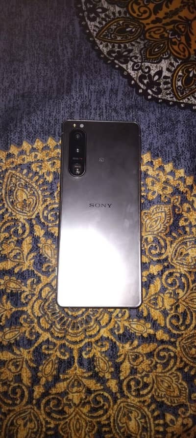 Sony 5 III sat hotspot phone