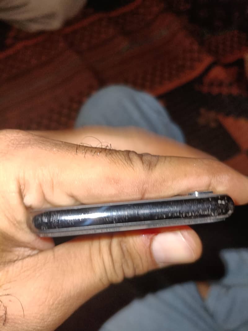 Apple iPhone X 4