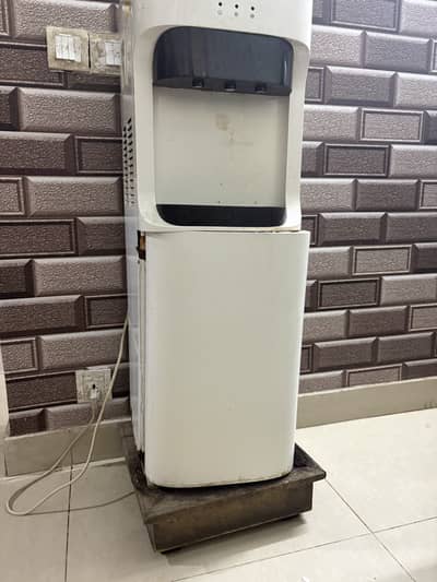 Water dispenser for sell