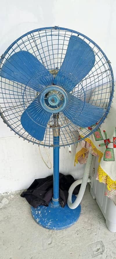 Pedestal fan for sale