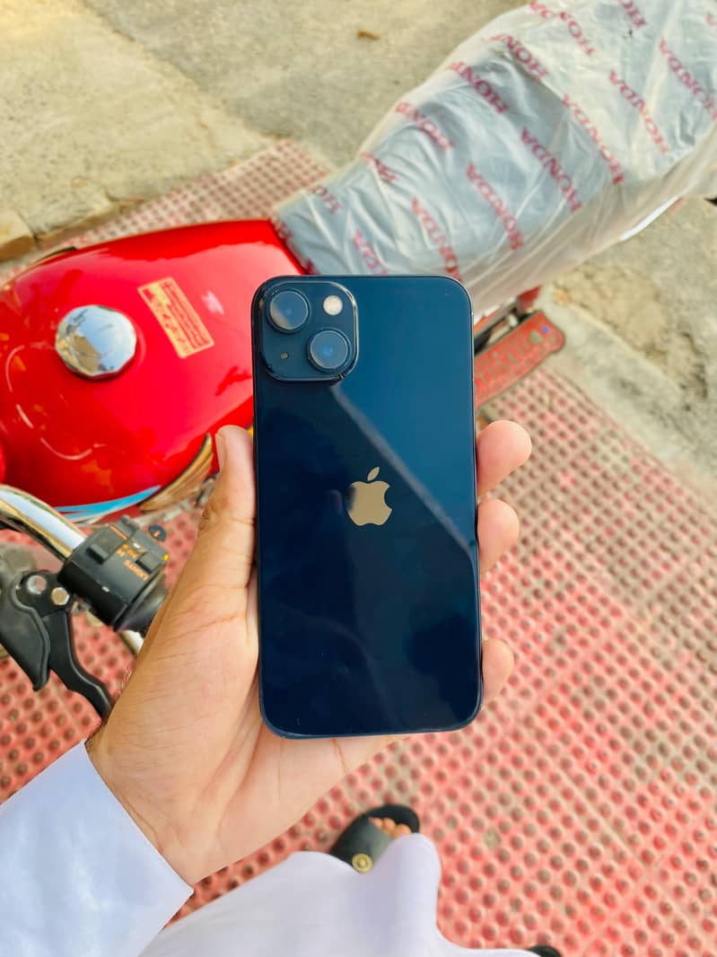 Apple iPhone 13 0