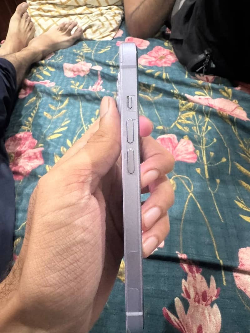Apple iPhone 14 4