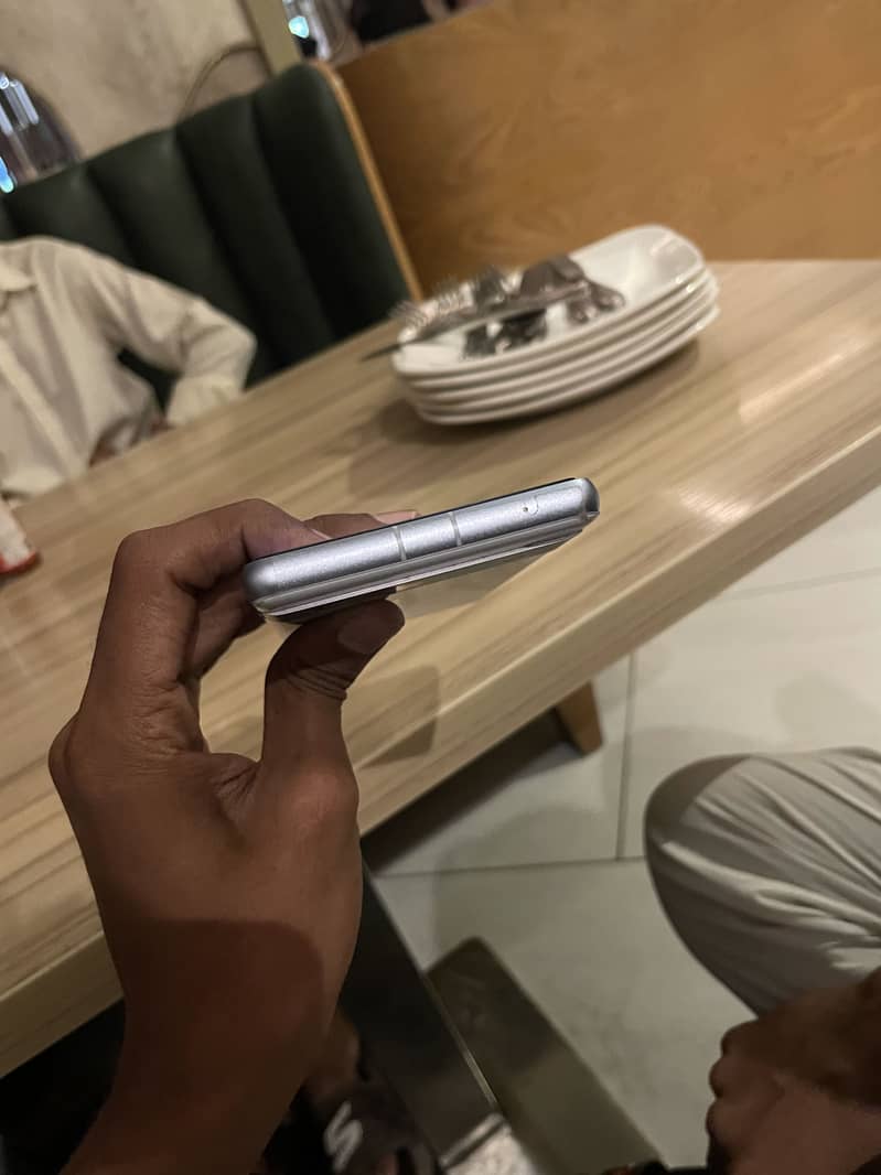 Google Pixel 7a 6