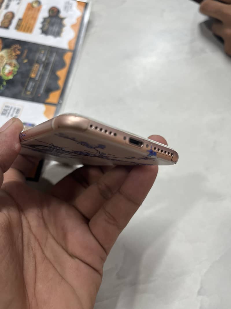 Apple iPhone 8 3