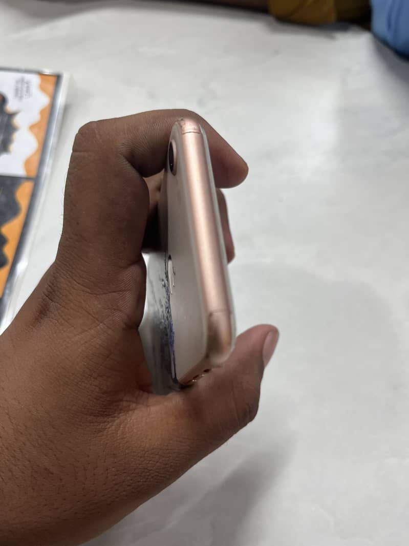 Apple iPhone 8 4