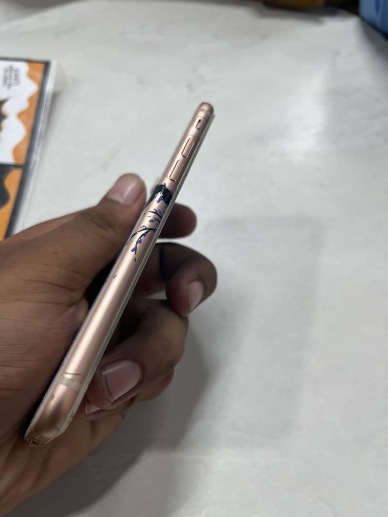 Apple iPhone 8 6