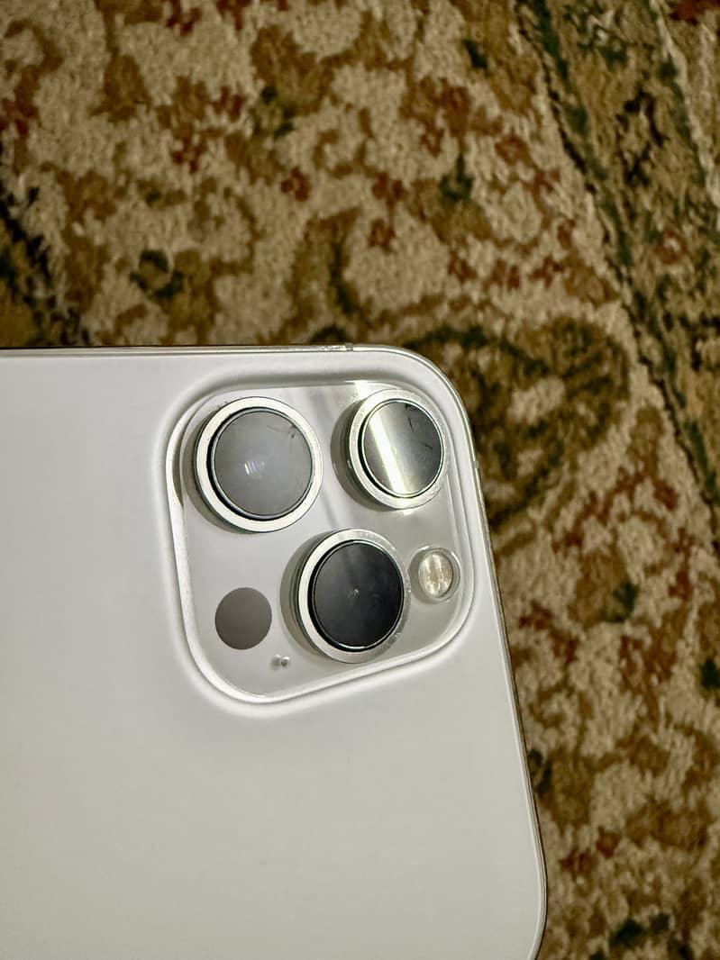 Apple iPhone 12 Pro Max 4