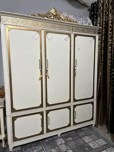 3 door wardrobes