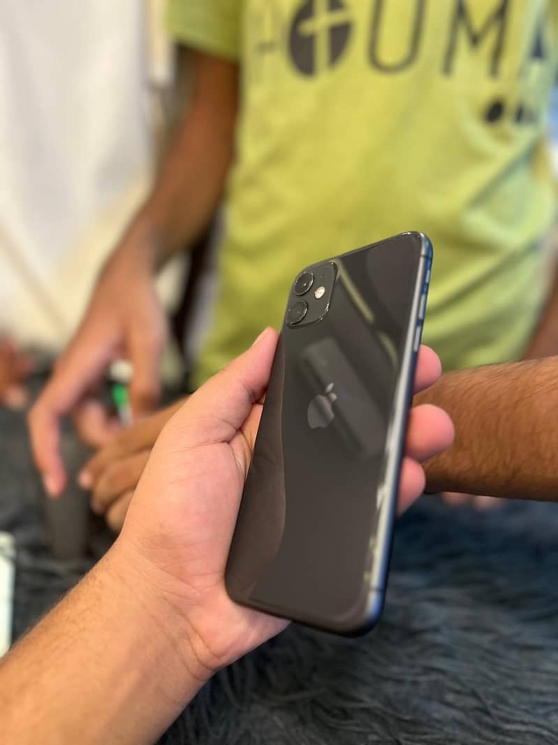 Apple iPhone 11 3