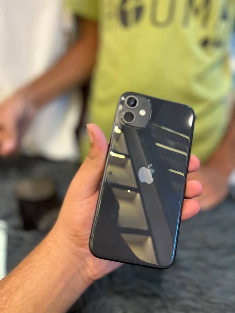 Apple iPhone 11 4