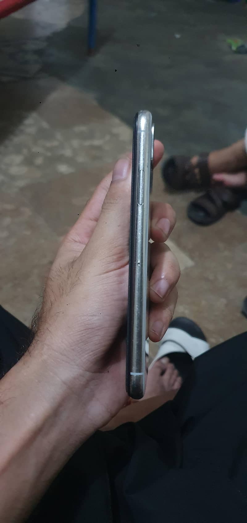 Apple iPhone X 3
