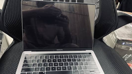 Macbook pro 2019 10/10 condition no open no repair